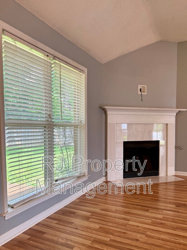 Building Photo - 6095 E Everett Hill Cir