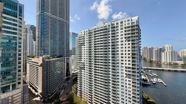 Building Photo - 1155 Brickell Bay Dr