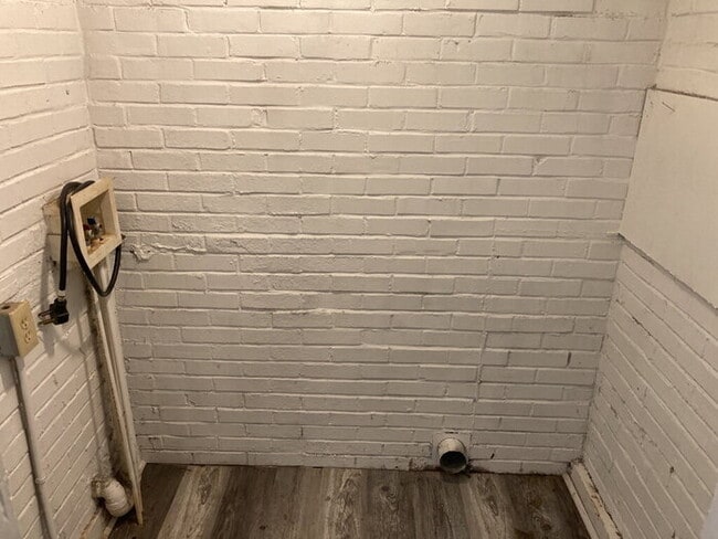 Building Photo - 125 Mallard St