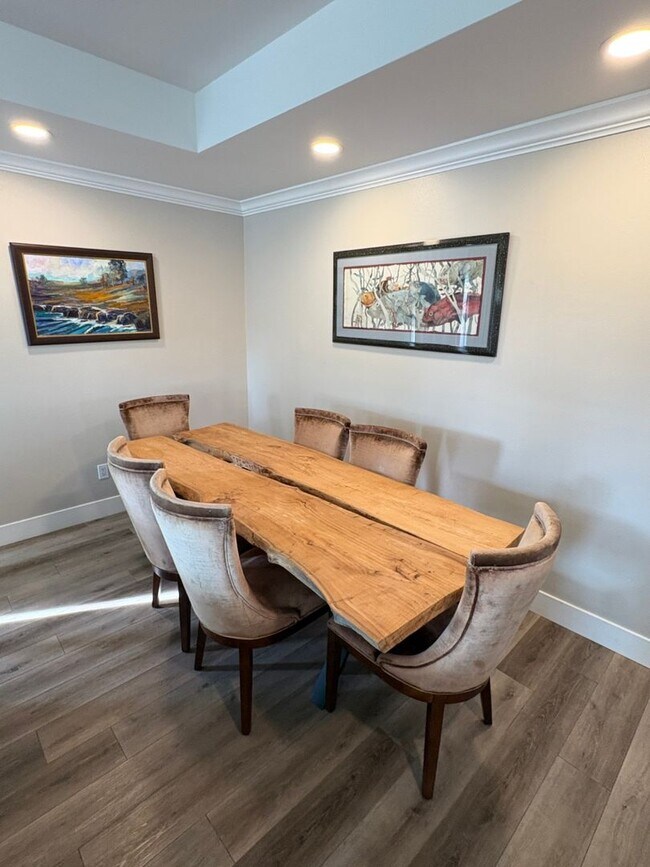 Building Photo - Remodeled Craftsman style 3 bedroom (with 4th office/bedroom), 3 bathroom home - this is NOT your...