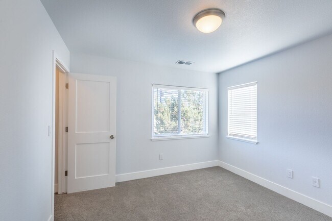Building Photo - 1056 Watt St