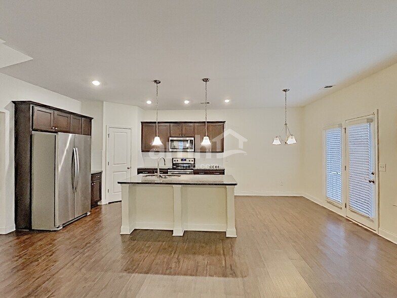 Building Photo - 411 Pearson Cir
