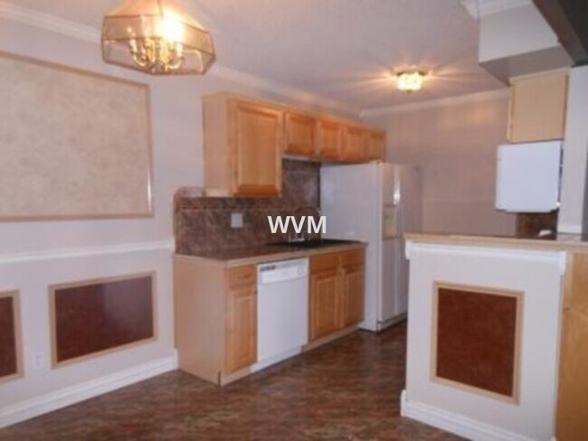 Building Photo - Oak Park Condos Havana and Alameda