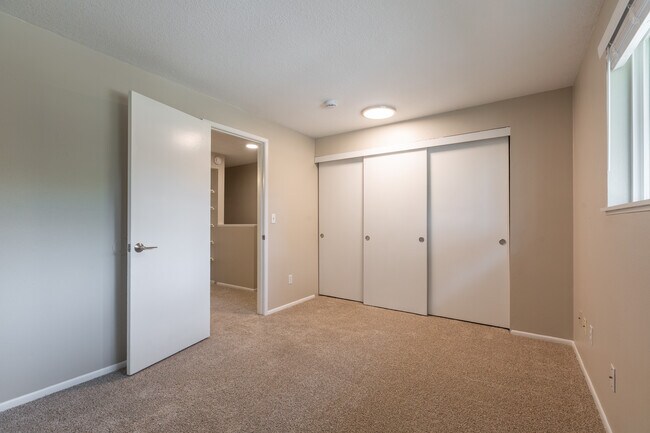 Building Photo - 12387 SW Walnut St