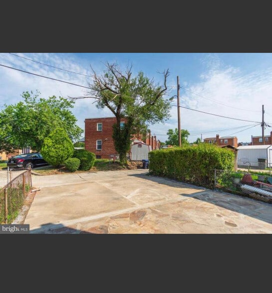 Parking - 4208 Fort DuPont Ter SE