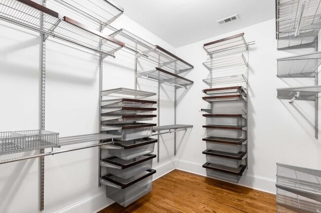 Building Photo - 656 Yorkshire Rd NE