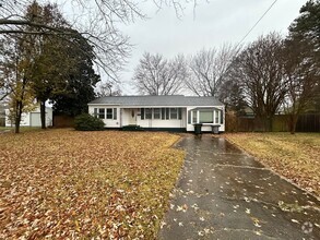 Building Photo - Welcome to this charming home in the desir...