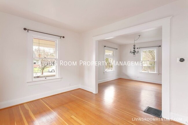 Building Photo - 2735 SE 25th Ave