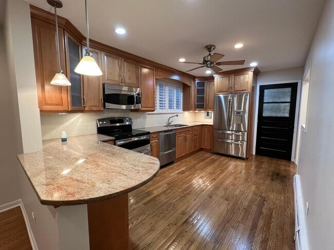 Building Photo - 9533 Schiller Blvd