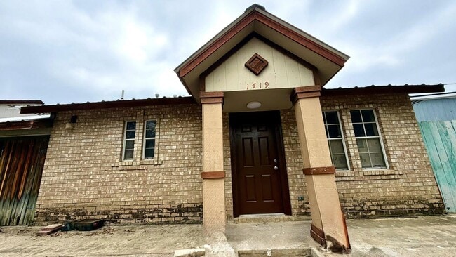 Building Photo - 1419 Reagan Dr