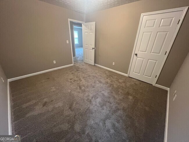 Building Photo - 70 Princeton Way