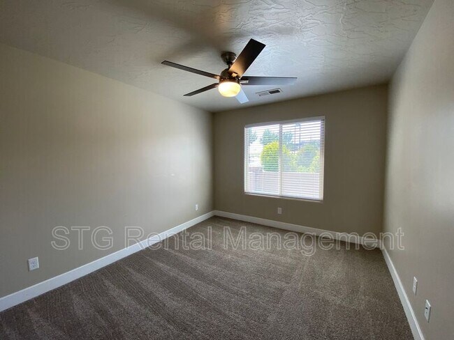 Building Photo - 758 N 300 W