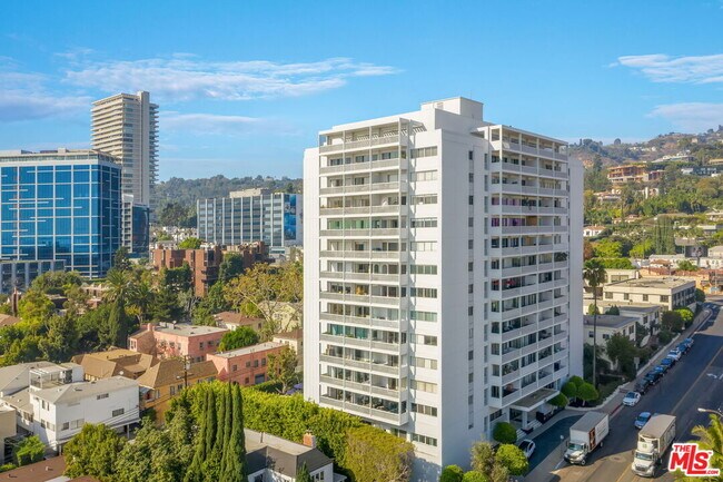 Building Photo - 999 N Doheny Dr