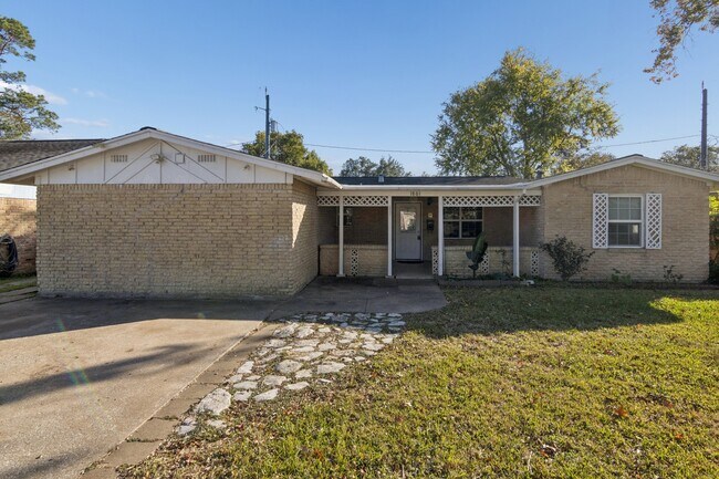 Building Photo - 1861 Dolphin Dr