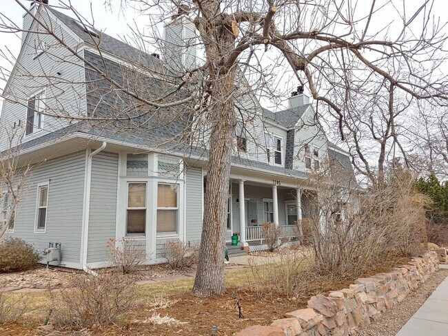 Building Photo - Cozy 1 Bed/1 Bath Victorian Style Complex ...