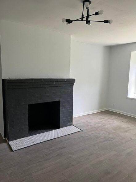 Building Photo - 251 Maple Ave