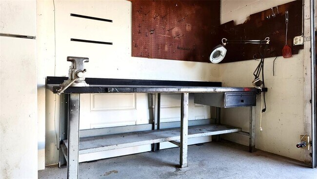 Building Photo - 3629 Bedford St