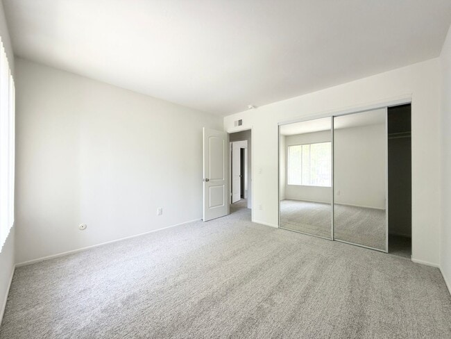 Building Photo - Spacious Townhome in Fire Mtn. w/ Attached Garage!