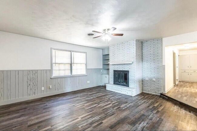 Building Photo - 5426 43rd St