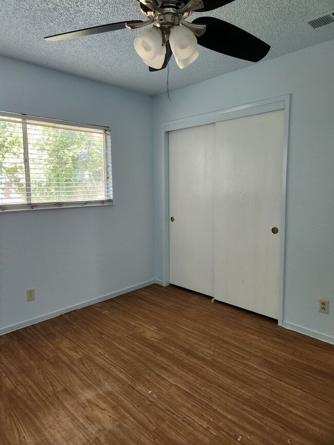 Building Photo - 3-bedroom in Central Chico