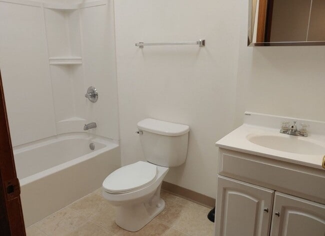 Building Photo - 2202 Broadway St