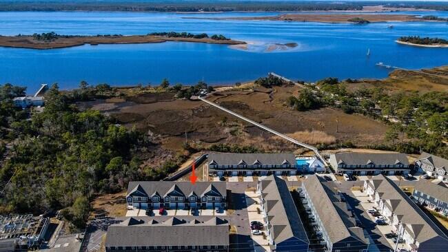 Building Photo - Breathtaking Water Views!
