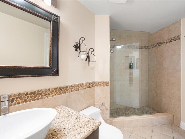 Building Photo - 18260 N Bay Rd