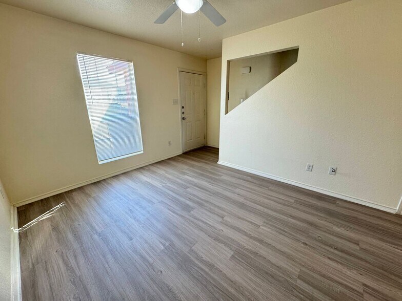 Building Photo - 4407 Abigail Dr