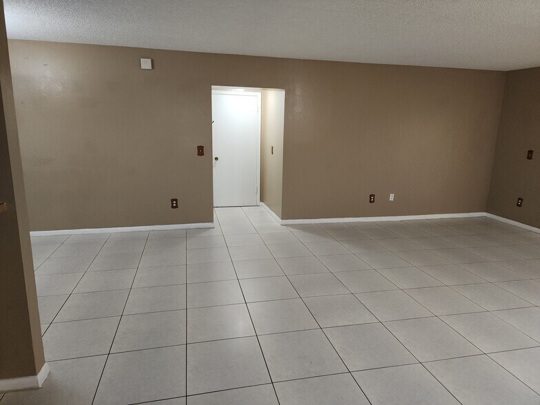 Building Photo - 8600 SW 149th Ave