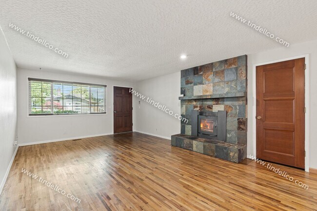 Building Photo - Gladstone Charmer | 3 Bedroom 2 Bathroom H...