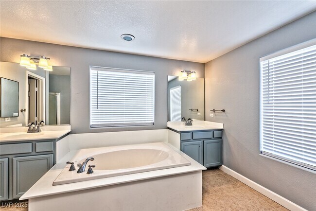 Building Photo - 5555 W Sun Temple Ave