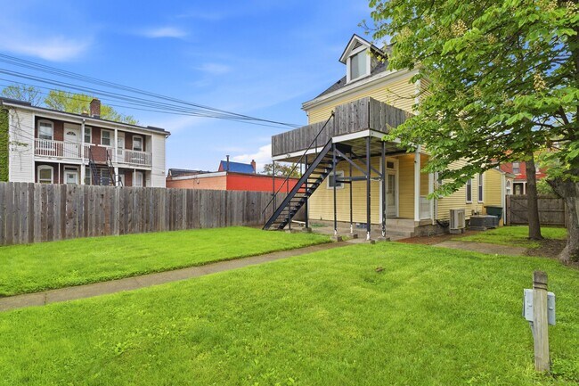 Building Photo - 19 E Mithoff St