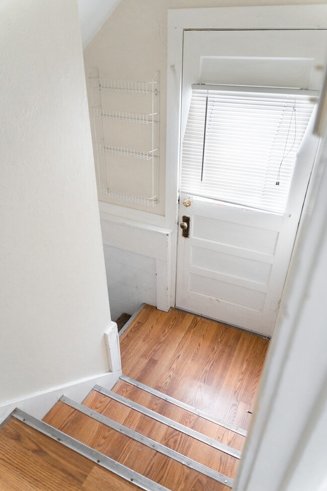 Building Photo - 712 W 22nd St