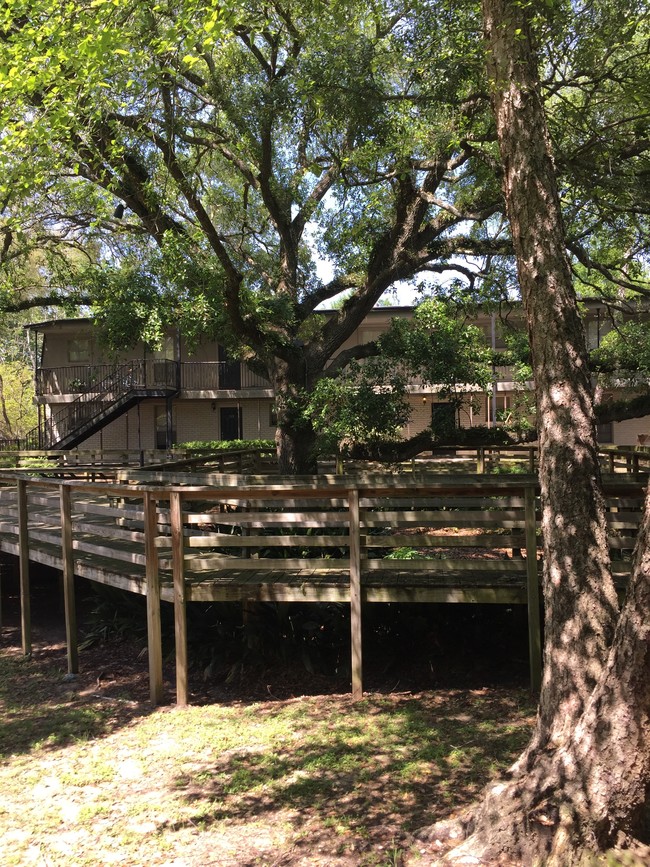 Outdoor Seating Area - 1290 Park Blvd