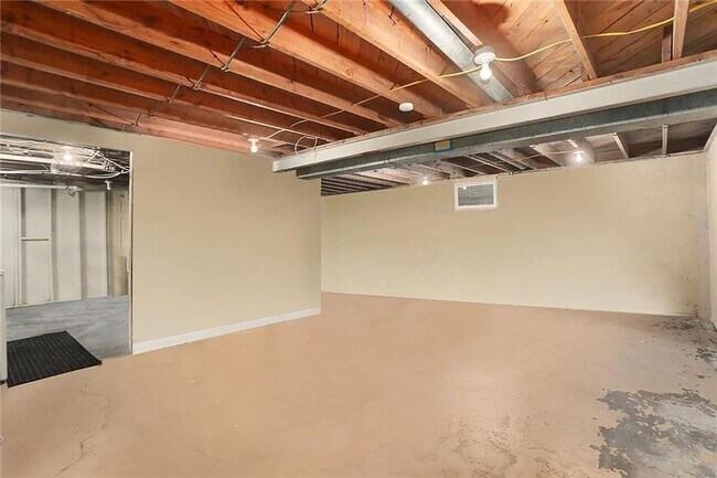 Building Photo - 8500 Longview Rd