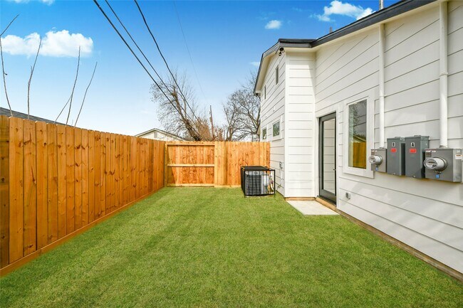 Building Photo - 5201 Fairchild St