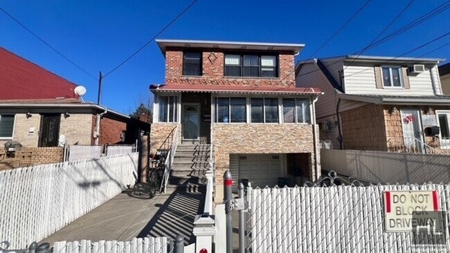 Building Photo - 2121 Kimball St