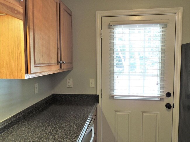 Building Photo - 19 Ashwood Dr