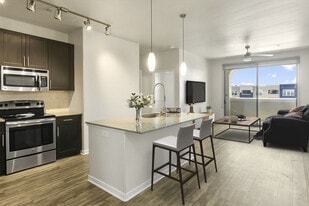 Building Photo - Luxe Scottsdale