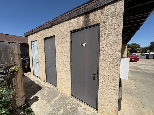 Building Photo - 3708