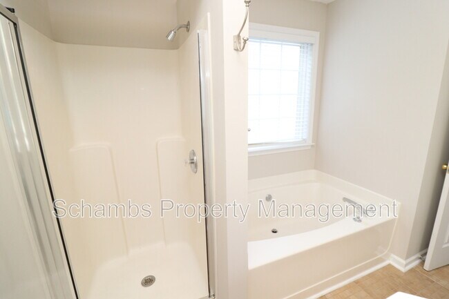 Building Photo - 305 Firefly Rd