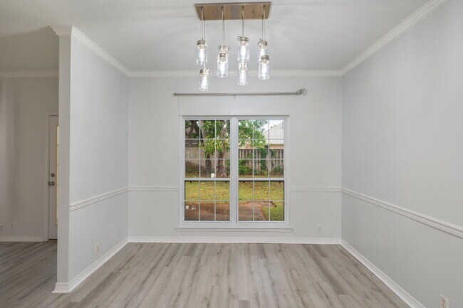 Building Photo - 1729 Wren Way