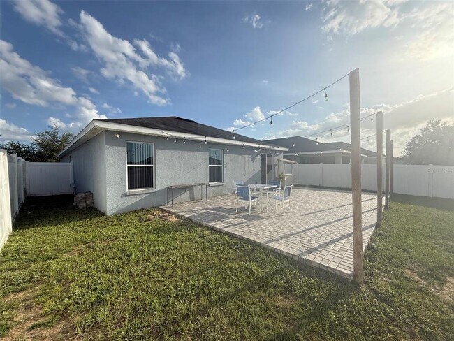 Building Photo - 2671 Sanderling St