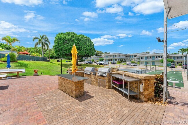 Building Photo - 3160 Lake Osborne Dr