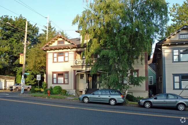 Building Photo - 433-439 SE 28th Ave