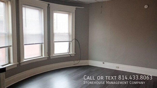 Building Photo - 440 W 10th St