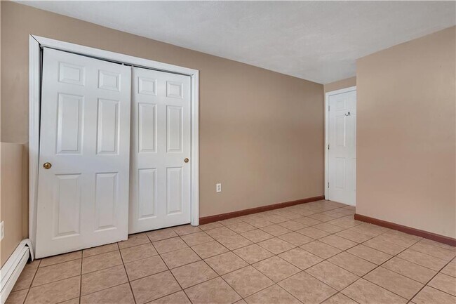 Building Photo - 66 Silver Lake Ave