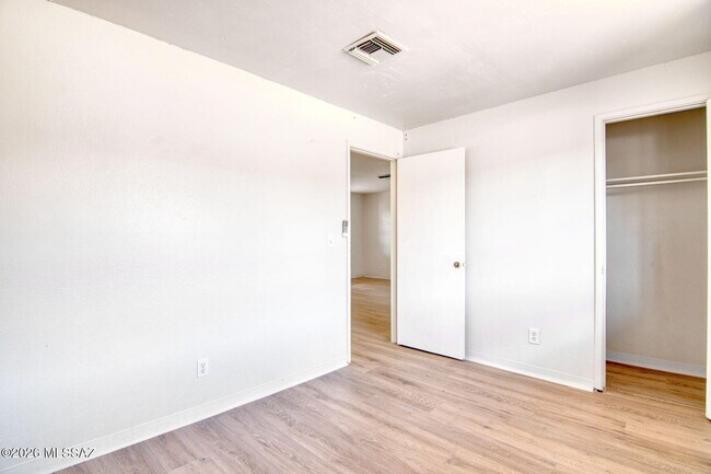 Building Photo - 5657 E 28th St