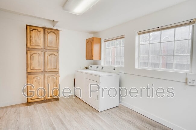 Building Photo - 406 S 14th St