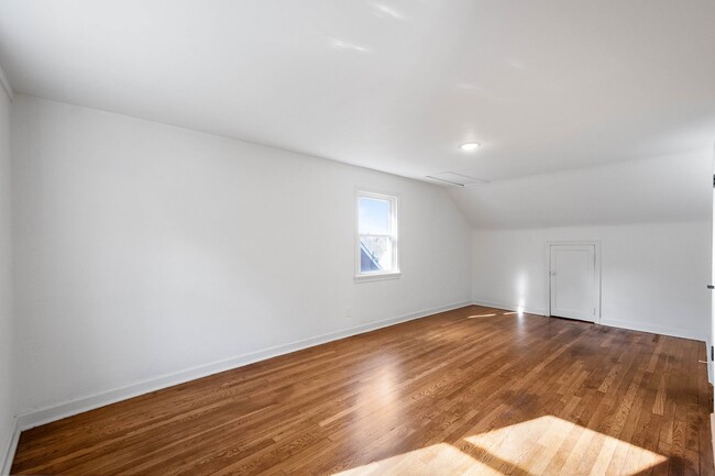 Building Photo - FULLY RENOVATED BEDROOM IN MUNHALL! LEASE ...